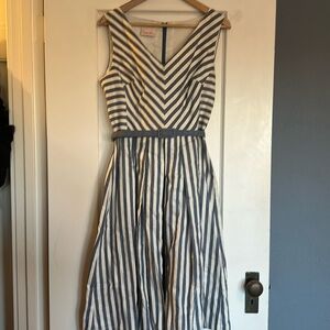 Pleated full skirt striped dress size 8